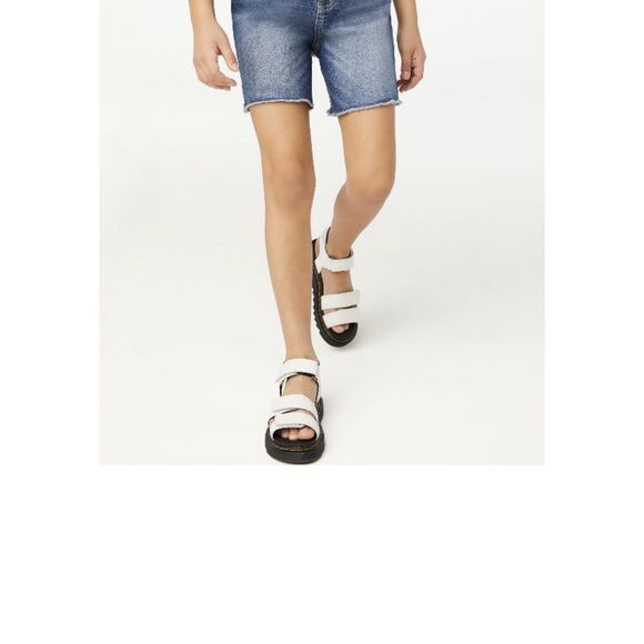 NWT size 8 girl’s above the knee denim shortsCasual 5 pocket frayed hem mid - Picture 2 of 5